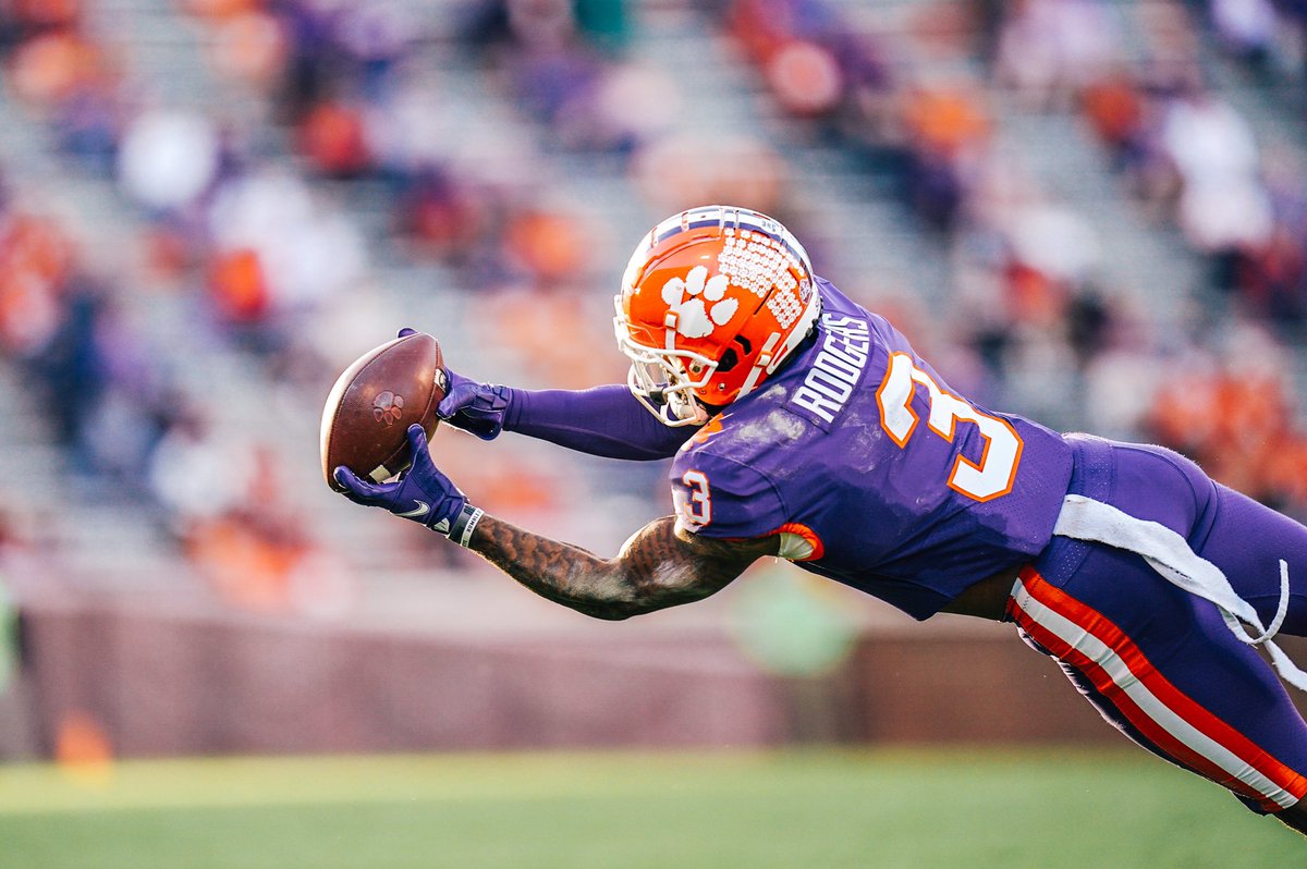 ClemsonFB's tweet photo. Hang this in the Louvre. https://t.co/lOX1vxWxgq