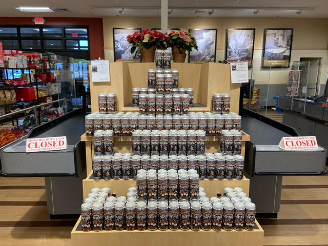 SteepRavineBrew's tweet photo. Who has the best @RaviniaBrewing beer display?!? @Heinens in Bannockburn takes the lead!!! #Coquito #gingerbreadstout #drinklocal #SmallBusinessSaturday https://t.co/OvvUIm58y4