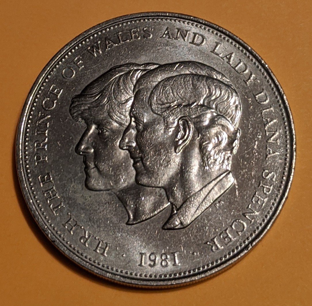#Saturdaynightcoinshow
GB 1 Crown
1981 wedding commemorative of Prince Charles and Lady Diana
