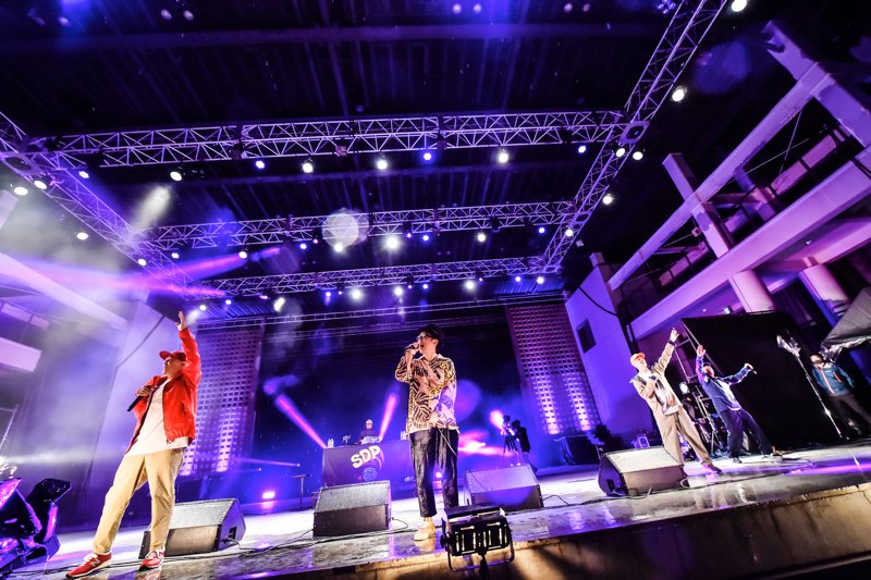 spaceshowertv's tweet photo. 【今日の #スペシャ📺】
17:00～ #布袋寅泰 MV特集
18:00～ #LINKINPARK 特番
19:00～ #ONEOKROCK MV特集
20:00～ #星野源 MV特集
21:00～ #LIVEWIRE #PUNPEE “Sofa Makingdomcome”
21:30～ PUNPEE MV特集
22:00～ DRIVE-IN LIVE “#PARKED” vol.2
23:00～ #モンスターロック
https://t.co/Pc6DkPCXYy https://t.co/mTrrYVkTND