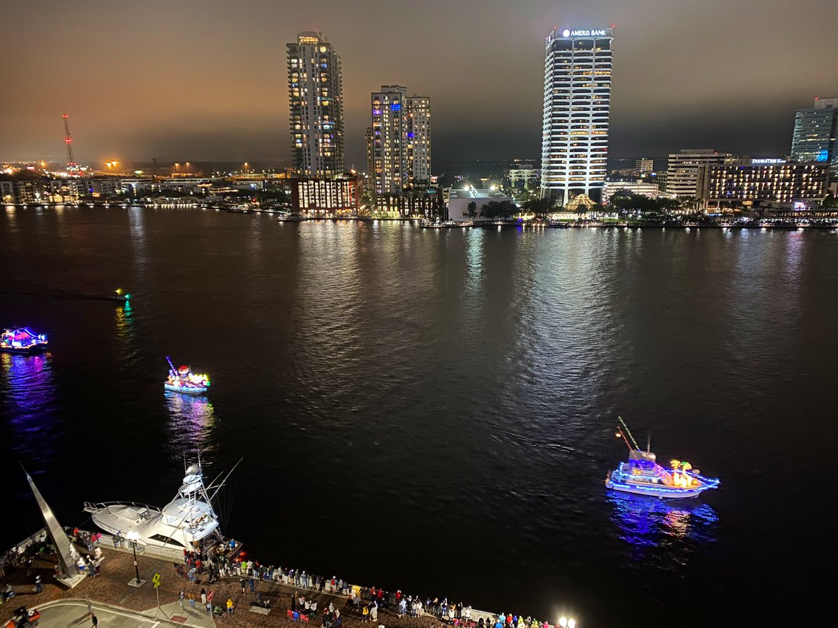 jakegordon's tweet photo. Let the #LightBoatParade begin!!! The #Jacksonville tradition continues!!! Beautiful night in #DTJax! Awesome views from @HyattJAXX!! #onlyinjax #ilovejax https://t.co/Z4NmMRYRcT