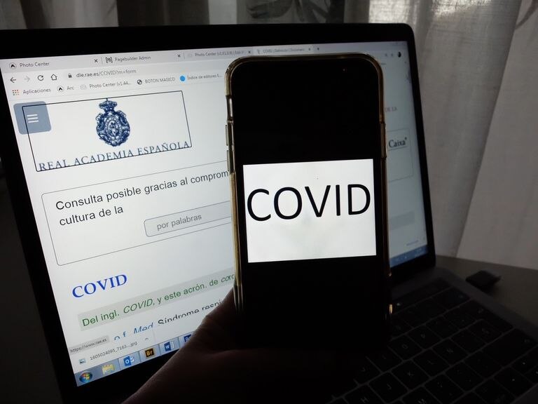 MVMNoticias's tweet photo. 🔘 ‘#Coronavirus’, ‘#Trolear’ y ‘#Cuarentenar’: palabras nuevas que se incluyen en el diccionario de la #RAE.
Son dos mil 557 los términos nuevos o modificados dentro de la Academia.
☑️ Más detalles: https://t.co/hu3LvVj4hl https://t.co/0mOune5Qvu