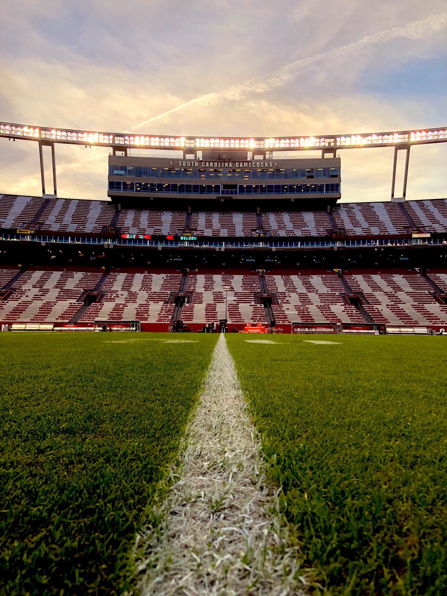 6️⃣0️⃣ minutes until kickoff.

#GoDawgs