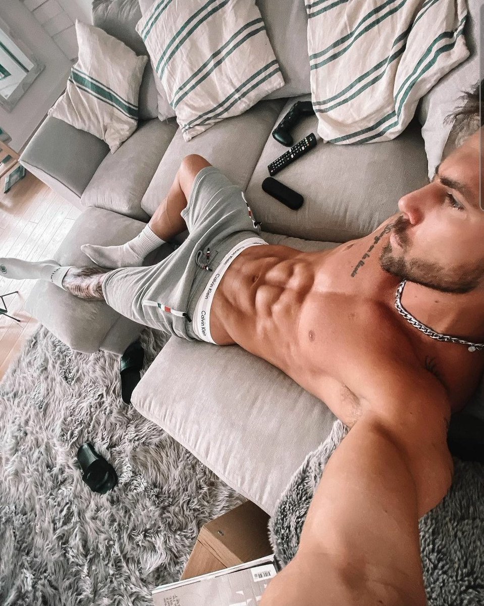 RocNInk's tweet photo. Lazy Saturday https://t.co/ErLVSUIzxB
