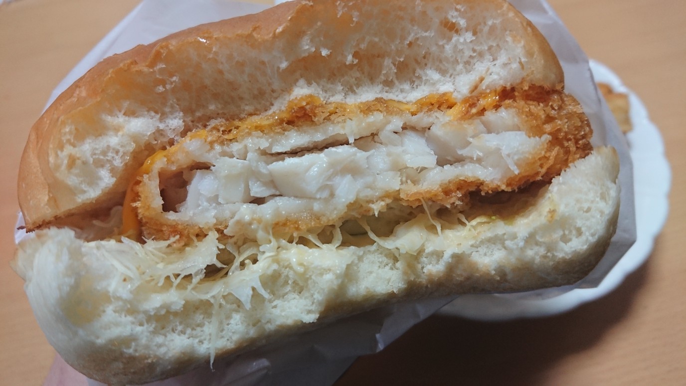 赤肩の人 Sur Twitter 早く起きてしまいとりあえず コメダのフィッシュバーガーとポテトバスケットをテイクアウトして コーラで飲んで食べるアメリカン方式で頂く やっぱりフィッシュバーガー旨いわ ポテトも揚げたてで皮つきで旨い コーラとの相性抜群ですわ 飯 赤肩の人 Sur Twitter 早く起きてしまいとりあえず コメダのフィッシュバーガーとポテトバスケットをテイクアウトして コーラで飲んで食べるアメリカン方式で頂く やっぱりフィッシュバーガー旨いわ ポテトも揚げたてで皮つきで旨い コーラとの相性抜群ですわ 飯