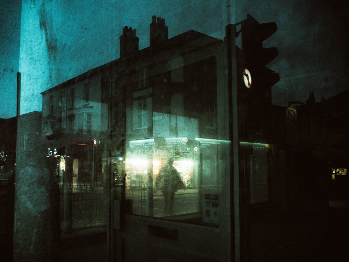 Sven804's tweet photo. Taken today in Rhyl, Ricoh GRIII
#colour #light #dark #urbanwales #street #streetphotography #streetlife #reflections #withinwithout #layers #architecture #windows #frames #composition #mood #atmosphere #detour #neonoir #cinematic #night #nightphotography #rhyl #RicohGRIII https://t.co/xaC8VSM4TX