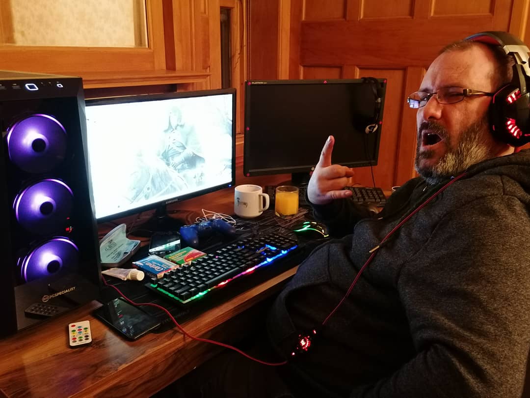 TheSAGeeks's tweet photo. Finally got our gaming pcs 😁 sooooooooo excited to get them all setup and running so that we can eventually start creating content again but most importantly HAVE FUN and playing games with friends on AWESOME rigs
 #newpcs #gamingcomputers #rigs #gamingrigs #newsetup #newthings https://t.co/hKJHH8VDKH