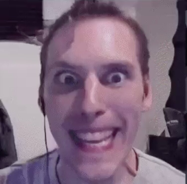 Сус амогус. Zxcursed лицо. When is sus. When is sus. Том хиддлстон гиф.