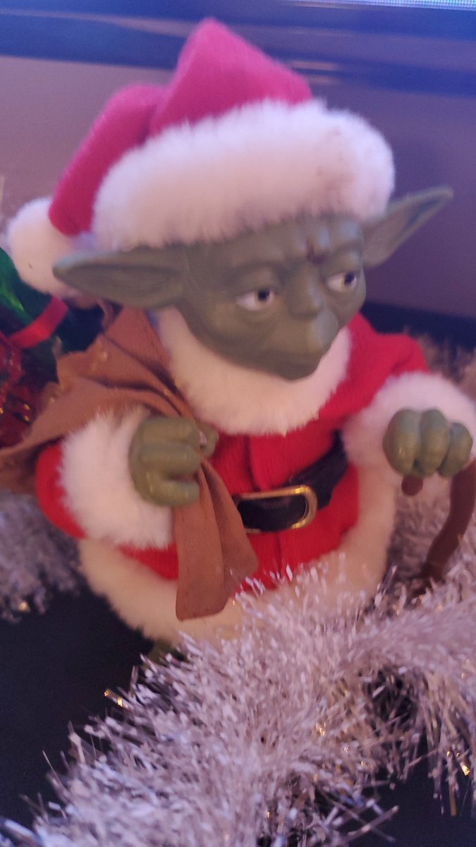 PattyAFleming's tweet photo. @nihilusticart61 @PedroPascal1 @ginacarano @TheCarlWeathers @quiethandfilms Yoda!!!! https://t.co/G4Yez3v67X