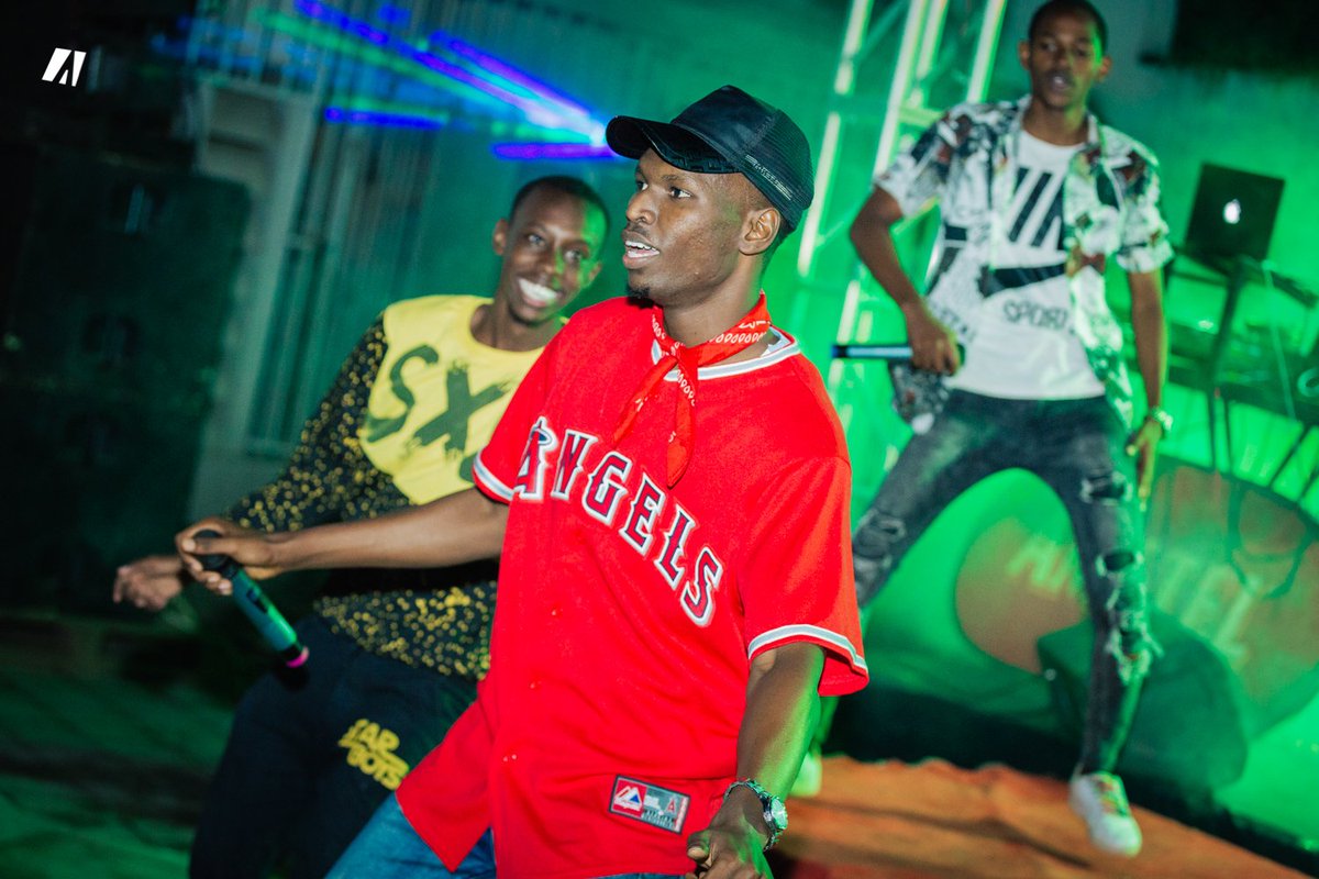 akezanet's tweet photo. Gospel or secular, let's just have fun!
#akezanet #lesbeautesdecheznous #ExplosiveNight #RuntownDeejays #Burundi https://t.co/GdPeHLnCNG
