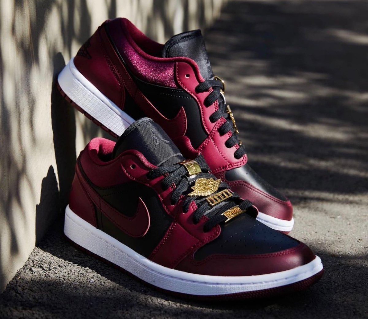 シューズ(女性用) NIKEAIRJORDAN 1 LOW DAR BEETROOT 23cm Nike Women's Air Jordan 1 Mid 