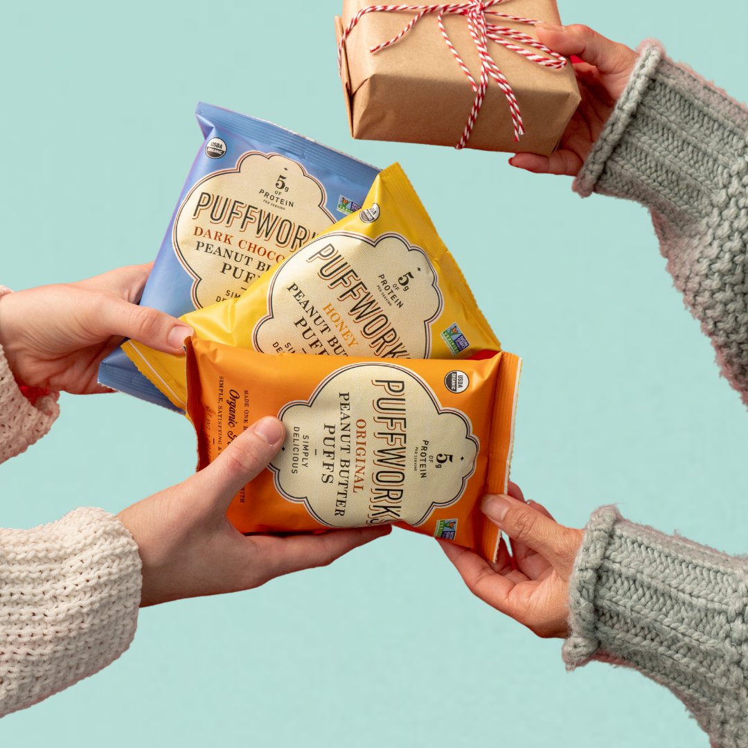 #PassThePuffs this year to give the gift of healthy-snacking cheer! 🎁 Spread some not-so-secret Santa fun 🎅 by sending some puffs to everyone! 🙌 ⁠Refer friends, get rewarded: l8r.it/lvmz
