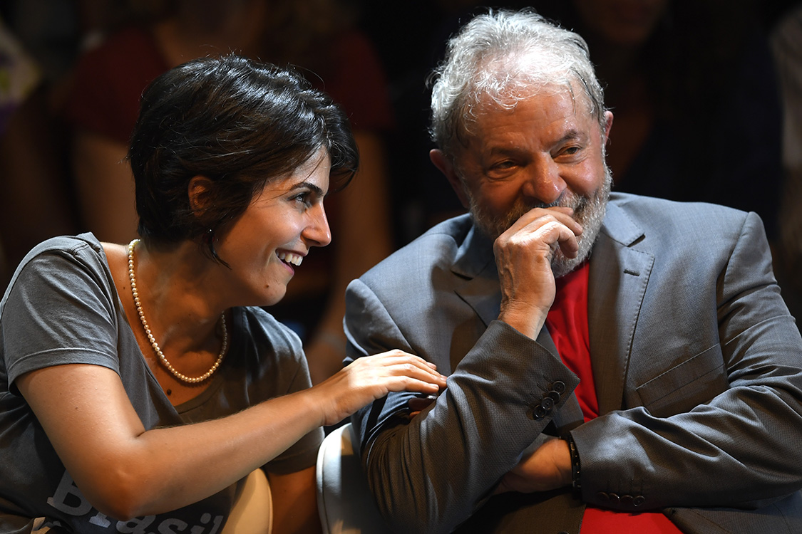 Another big race tomorrow is in the birth place of the World Social Forum and Participatory Budgeting, Porto Alegre. Despite sexist attacks from her opponent, Communist Party candidate Manuela D'Ávila (in photo with Lula), has opened a 2% lead over Sebastian Melo (MDB).