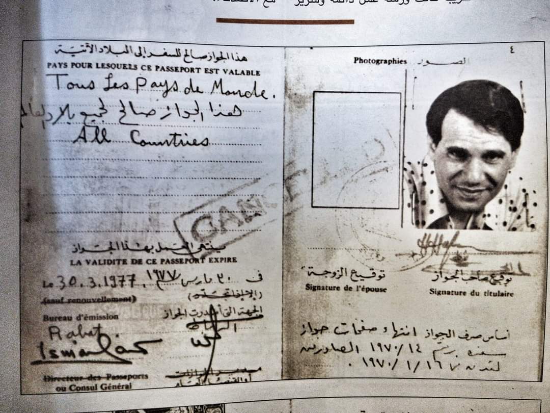 من اغرب الصُدف اللي شوفتها في حياتي صورة جواز عبد الحليم حافظ
"ينتهي العمل بهذا الجواز 30/3/1977" وهو نفس تاريخ وفاة عبد الحليم..🖤