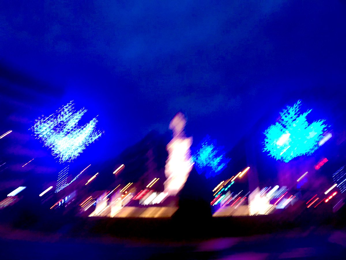 morenocasas's tweet photo. Hoy el centro de #Madrid muy #iluminado y con gran afluencia en las #calles #comercios y la #hostelería. Con #prudencia y #respetando las medidas de #seguridad la #reactivación económica es posible. @ComunidadMadrid @MADRID @_CEIM_ @CamaradeMadrid @madridforo @foroempresasMAD https://t.co/tQHgP4wGER