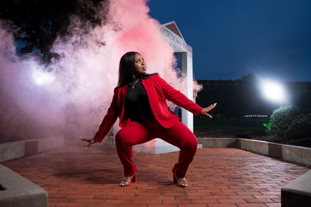 km_kaleb's tweet photo. “The PRICE Just Went UP! #OO-OOP #DeltaGrad 🐘🤍❤️”
📸-@LancePStudios
#deltagrad #devastatingdiva #TennesseeStateUniversity #tsu20 https://t.co/K25P7kCD1A