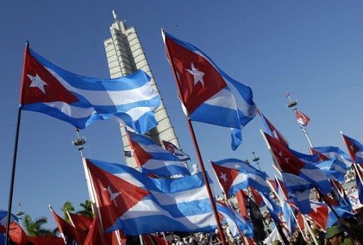 #SacaTuBanderaXLaRevolución Con mi patria no se metan, la revolucion cubana tiene el total respaldo de sus hijos. #SomosCuba #SomosRevolucion @DeZurdaTeam