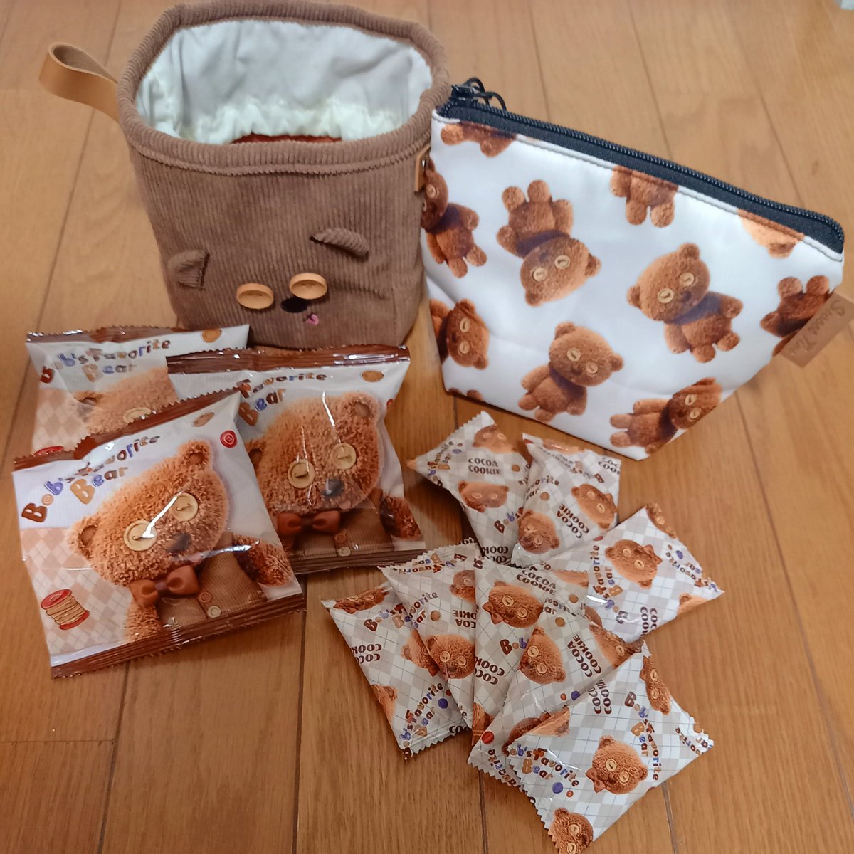 Sister Meryl プラチナランク認定証とともにいただいたプレゼント こちらは大好きなティムのお菓子 巾着 とポーチ 去年 発売されたティムのニット帽を今年も愛用している位 ティム大好きな私にとって めちゃ嬉しいラインナップ 特にポーチはいくつあっ