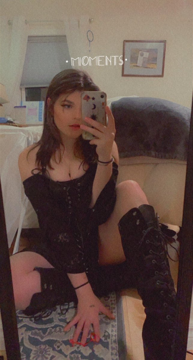 Knightingale06's tweet photo. Happy 20th birthday to me 🎉 I decided that now that I’m officially an adult I’m gonna live my childhood dream and be a goth pirate. https://t.co/Ozk5VdE2iJ