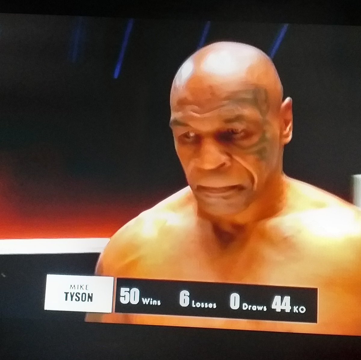 Mirando la pelea de Tyson
#TysonJones #tyson