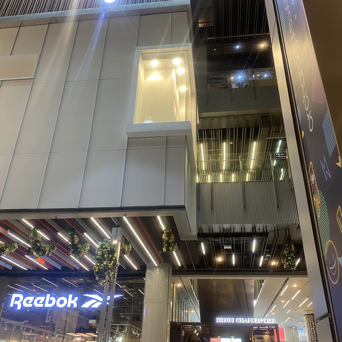 withChenlele's tweet photo. Hello 👋🏻
I’m here a bit early but no hurries pls take your time to come.
I am facing the Henri Charpentier &amp; Reebok store, sitting at the leftmost table at CoffeeSmith. Do approach me with your twitter username :)
@Tani070716 
@cookicat_smiles 
@Jasmine_127927 
@ehyouuu https://t.co/ig0b2By8Md