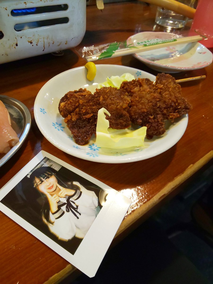 TOMAtttttt33's tweet photo. ライブ、回を重ねるごとに惹かれていく😆
チェキは前に比べると話せたかな😂
最後の一枚を撮り、お目当てのパン屋さんに‼️
嘘だろ、閉まってるんだぜ😶
(普通に定休日💦)
切り替えてお目当ての居酒屋さんに🤣
旨い‼️
こっからが名古屋の夜😆 https://t.co/fViQW6jnuk