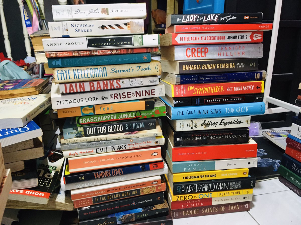 yesfarahyes's tweet photo. Hey what’s up guys. My fam and I are selling these books for RM1 (ONE RINGGIT) each. Reply or DM me if you’re interested of purchasing. We have Murakami, Stephen King, Neil Gaiman, Nic Sparks, etc. First come first serve. https://t.co/rQStL1w3Sb