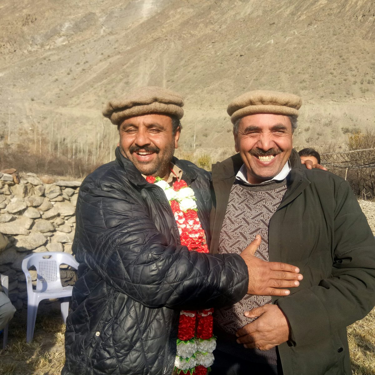 Farmanbaig87's tweet photo. کووڈ 19 سے محروم طبقات جس مسائل ومشکلات سے دو چار ہیں وہ ایک طرف مگر باباجان کی رہائی نے جو خوشی دی وہ ان سب پے باری ۔۔۔۔
#BabaJan
#BabaJanIsFree https://t.co/yqOi8gDVvu