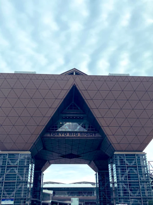 撤収しました!今日は出番ありがとうございましたー!沢山お声かけ頂けて差し入れもこんなに頂けるとは思っておらず…めちゃくちゃ嬉しかったです😭ペーパーはすぐなくなってしまいすみませんでした🙇‍♀️
2枚目と3枚目の落書きは当日スペースに飾ってた絵です 