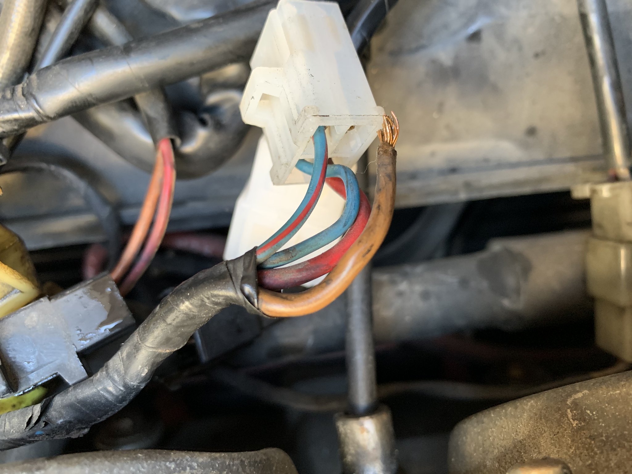 Let S Emoji リハビリ中 先月 うちのバイク Fz750 が中央道でエンストした原因はハーネスの断線でした メインハーネス取り外して できる限り配線とコネクターを交換して なんとか復活しました