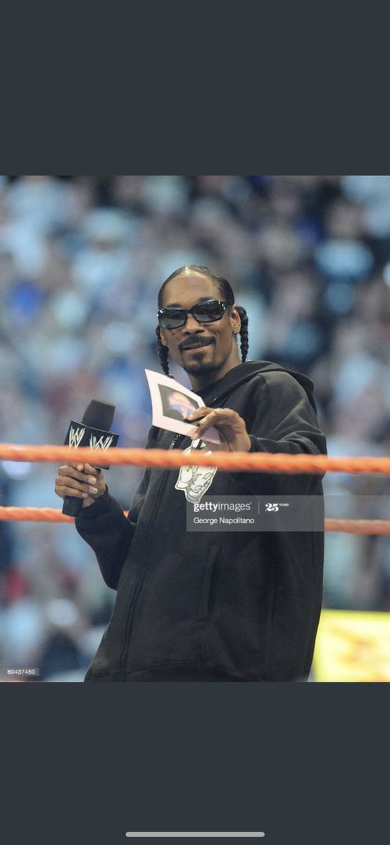 kevindurantq's tweet photo. Petition for Snoop to commentate more sporting events from here on out #tysonvsjones https://t.co/PU5JZDzLat