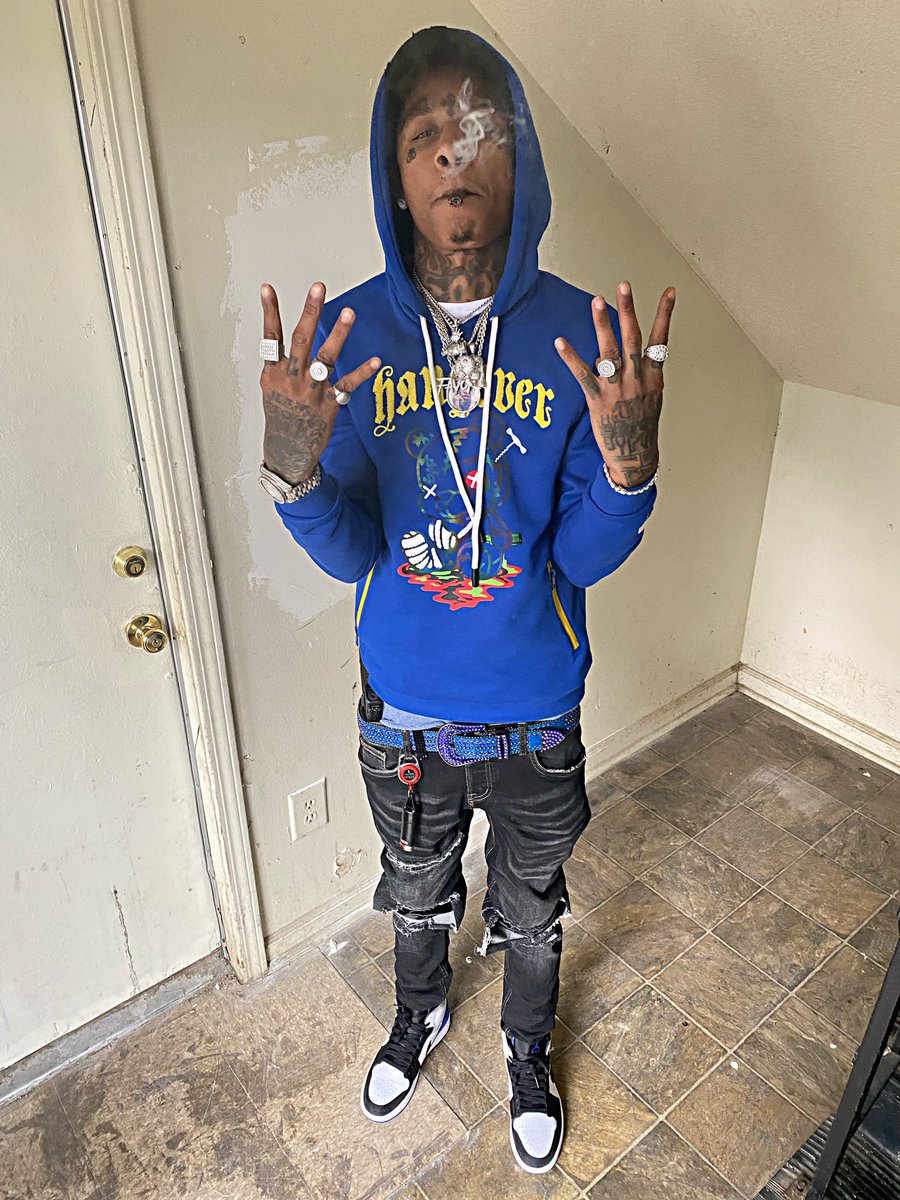 FlyGuyKizzle100's tweet photo. Trappin🏚 Became A Habbit To Me💯 I Been Doin Dis Shiit Rapidly🔥🌪 #HME🥶 #Glued2DaTrapOTW📀 https://t.co/Gap5iqn4gq