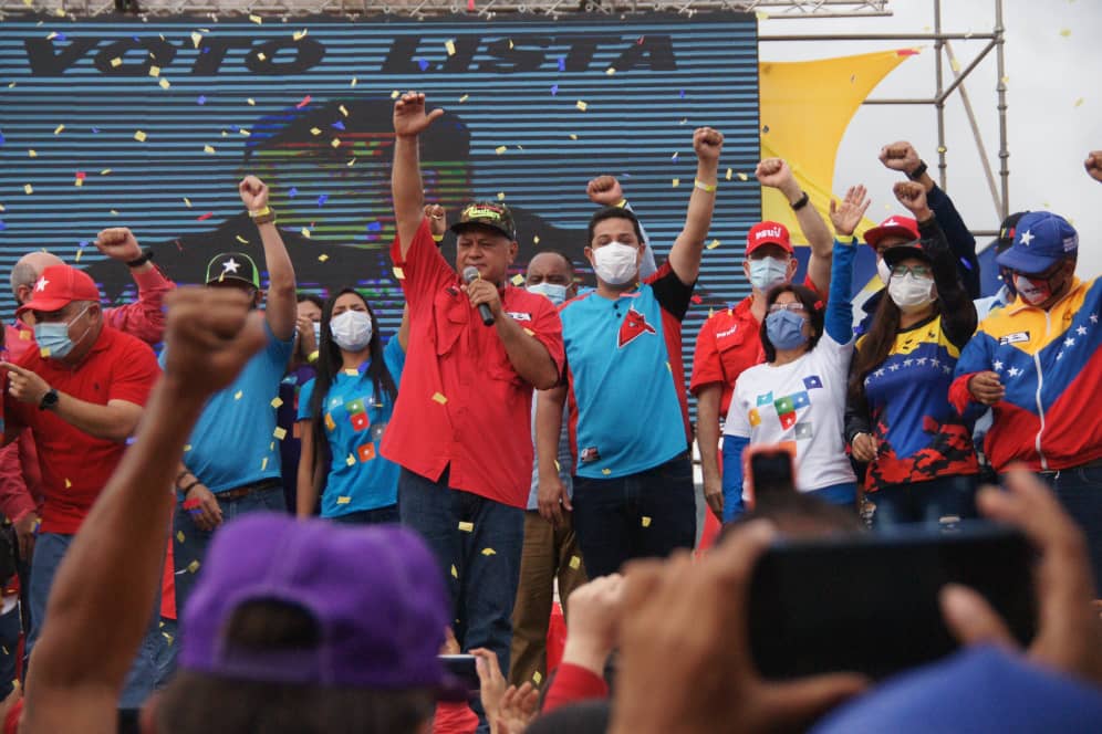 WillianGil's tweet photo. Agradezco todo el #Amor de nuestro pueblo en la actividad de hoy y a nuestro capitán @dcabellor por la visita a nuestra querida #barquisimeto. ¡Ven vamos juntos al rescate de la Asamblea Nacional! https://t.co/MADavBplMy