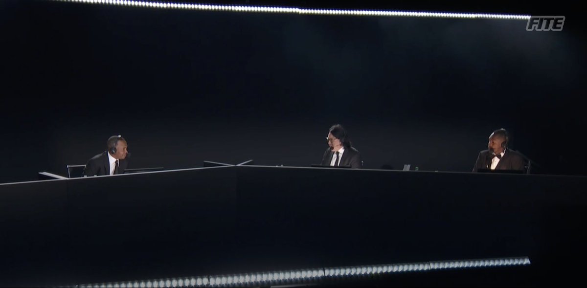 Tonight's commentators are <a href="/SugarRayLeonard/">Sugar Ray Leonard</a>, #MauroRanallo &amp; Israel Adesanya <a href="/stylebender/">Israel Adesanya</a>, with <a href="/JimGrayOfficial/">Jim Gray</a> calling the shots ringside. #TysonJones