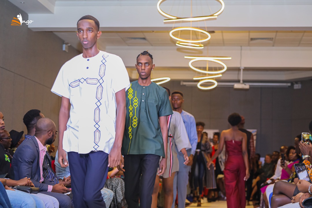UmuringaMag's tweet photo. Admirez les collections #MadeInBurundi. Quelques-unes des photos de l'événement BUM Fashion Week 2020 organisé par l'@Agence_Umuringa samedi 28 Novembre 2020 à @Kiririgarden
#umuringa #umuringamag #umuringafashion #bumfashionweek
📷 IngoMag https://t.co/SSPLlsQBYN