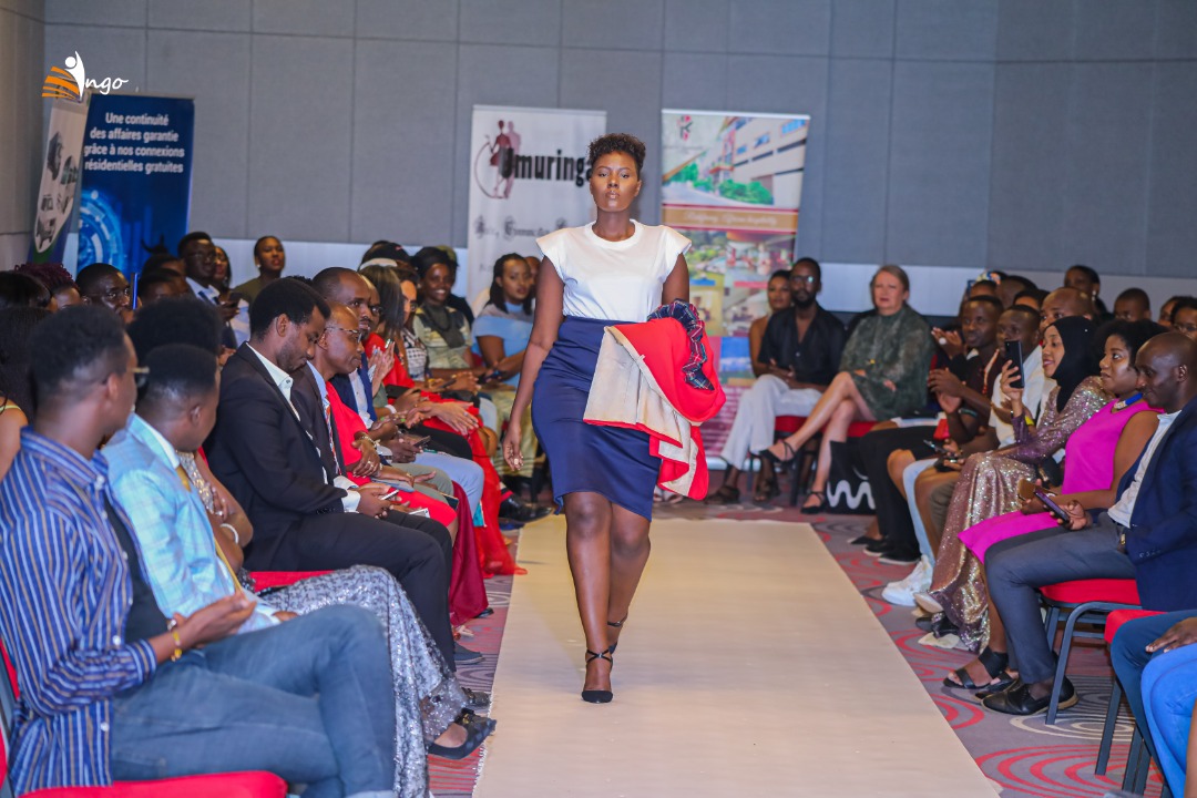 UmuringaMag's tweet photo. Admirez les collections #MadeInBurundi. Quelques-unes des photos de l'événement BUM Fashion Week 2020 organisé par l'@Agence_Umuringa samedi 28 Novembre 2020 à @Kiririgarden
#umuringa #umuringamag #umuringafashion #bumfashionweek
📷 IngoMag https://t.co/SSPLlsQBYN