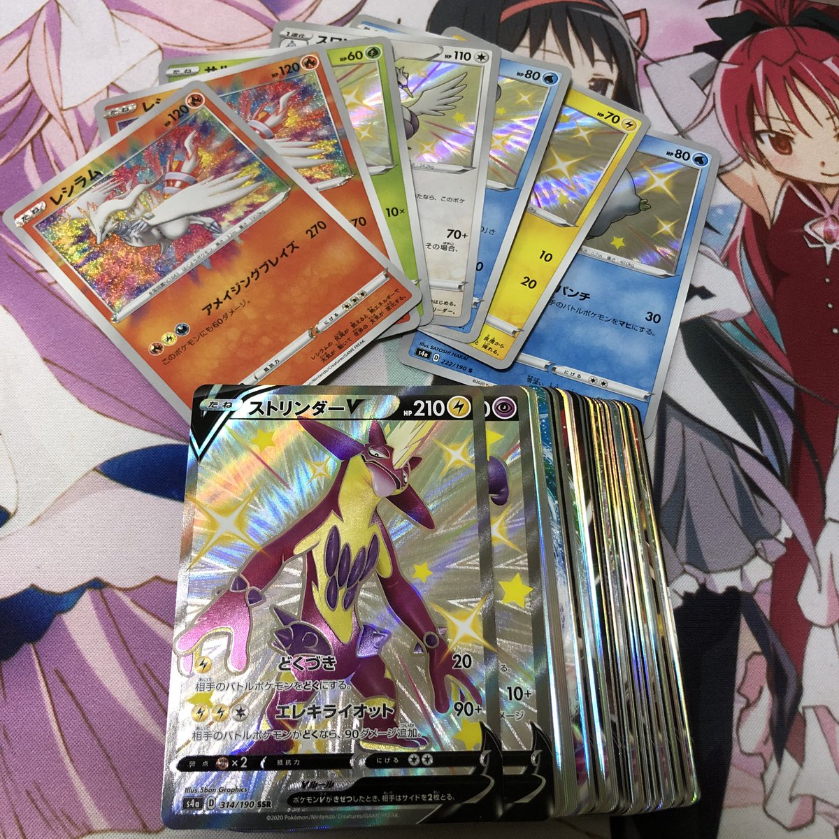 homu04homu's tweet photo. おはようございます😃☀🌞

ふと部屋に
この前好奇心で開けた
シャイニースターv2箱分の
中身とレタパが余ってたんで
欲しい方
是非使ってあげてください！
_(┐「ε:)_
フォロー&amp;リツイートでオケ❤️
１２月１日抽選して
送らせていただきます！笑笑🤣❤️
SSRもう一枚はあの人！！笑笑 https://t.co/hp79Xer4aB