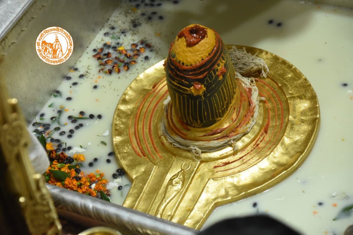 आज दिनाँक 29-11-2020 को श्री काशी विश्वनाथ मंदिर के मंगला आरती के दर्शन।
#ShriKashiVishwanath #Shiv #Mahadev #Baba #Temple #Nyas #ManglaAarti #darshan #blessings #Varanasi #Kashi #Jyotirlinga https://t.co/135KdV9Sk6