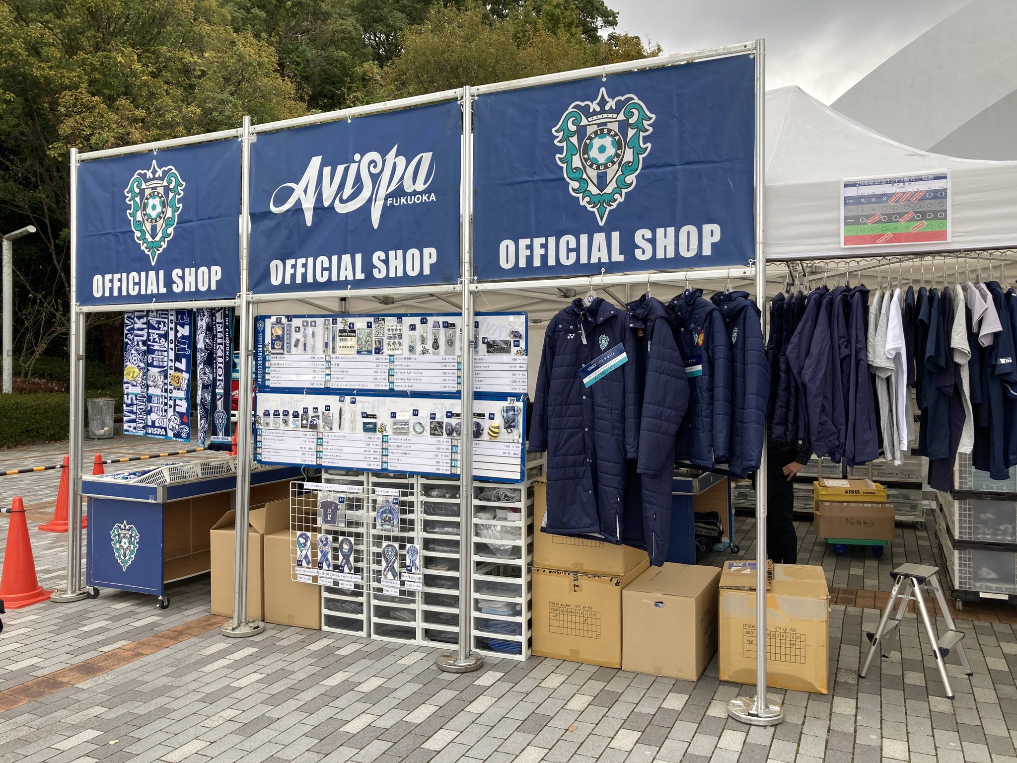 アビスパ福岡 公式 限定10袋感動福袋は完売いたしました お買い上げありがとうございます 本日は定番グッズ に加えて モニュメント広場グッズ売店では神7グッズ販売 受注販売も行います ぜひお立ち寄りください 明治安田生命j2