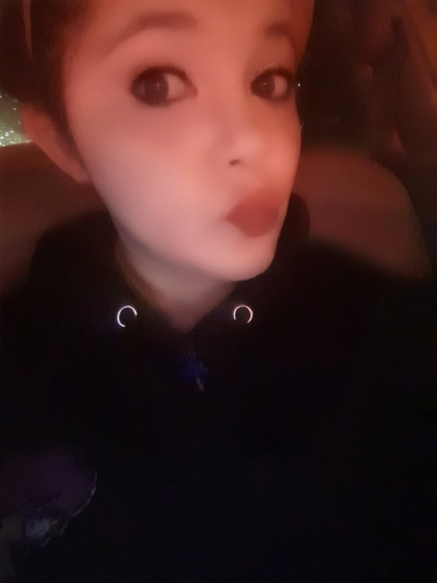 TinyBoxTink's tweet image. Using my #BlackFriday #makeup. Thoughts?

#tellmeimpretty #narcissist #insecurities #SelfieMonster