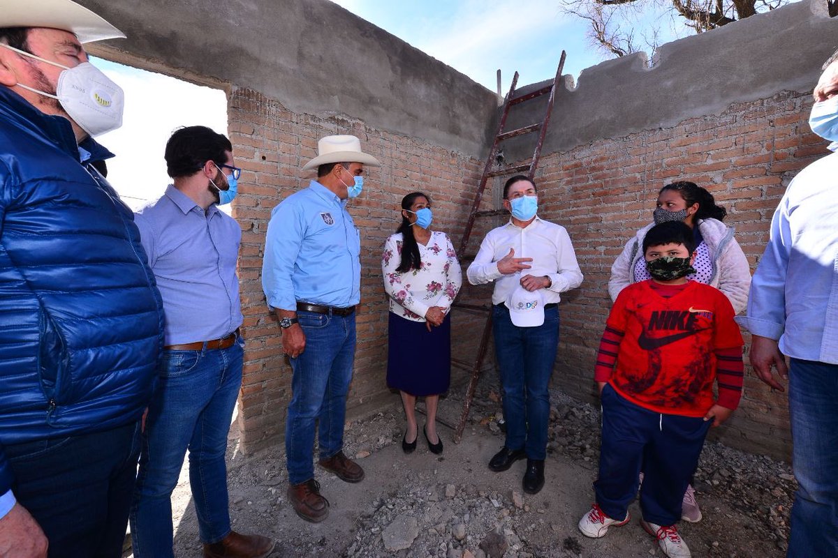AispuroDurango's tweet photo. Terminamos una intensa gira de trabajo por #LlanoGrande #ElEncinal #ElCentenario y #ElPino. Agradezco al alcalde @JorgeSalum su disposición para sumar esfuerzos en beneficio de todos los habitantes de @DurangoCap. Unidos seguiremos construyendo #ObrasParaVivirMejor. https://t.co/ADuyE10kiv