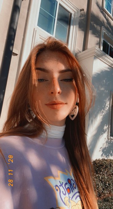 Liss🌱🎱🌈 - 2 pic. 💗Hot girl doin hot shit💗 https://t.co/l9ixRhXMXT