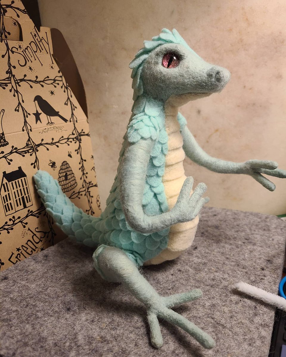 DesignBnb's tweet photo. I wanna get some purple or burgundy on him but I'm not exactly sure where.
#needlefelting #fiberart #fiberartist #toy #handcrafted #customtoy #creature #critter #feltedsculpture #posablefigures #feltedfigures #deskbuddie #scales https://t.co/IotfOBH2Vs