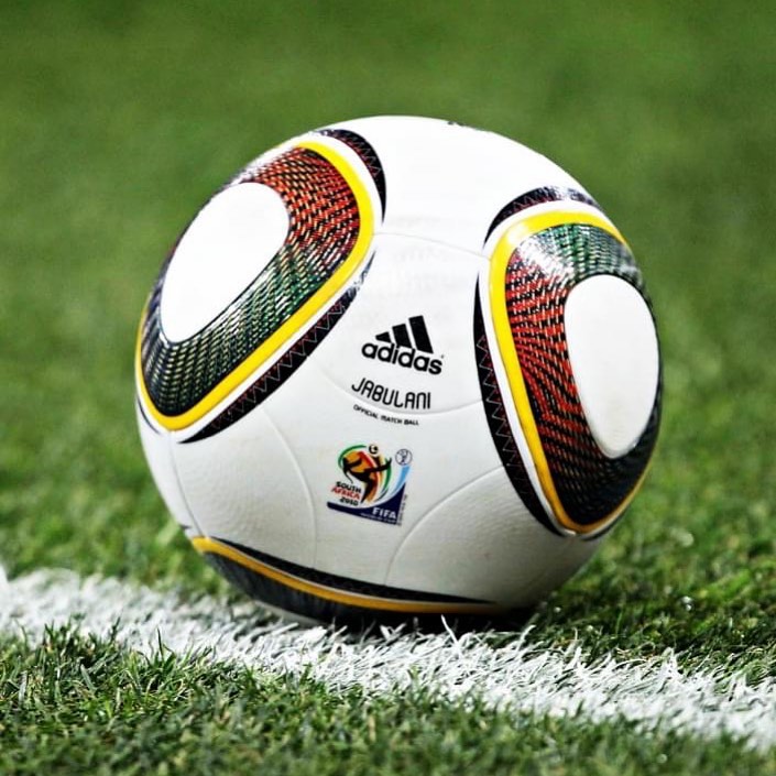 OficialSala12's tweet photo. Nenhuma bola foi tão protagonista de uma Copa do Mundo quanto a Jabulani em 2010. https://t.co/l58DvzB37j