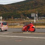 思わず3度見した？コンビニから出たらピーキー過ぎるマシンが居た!