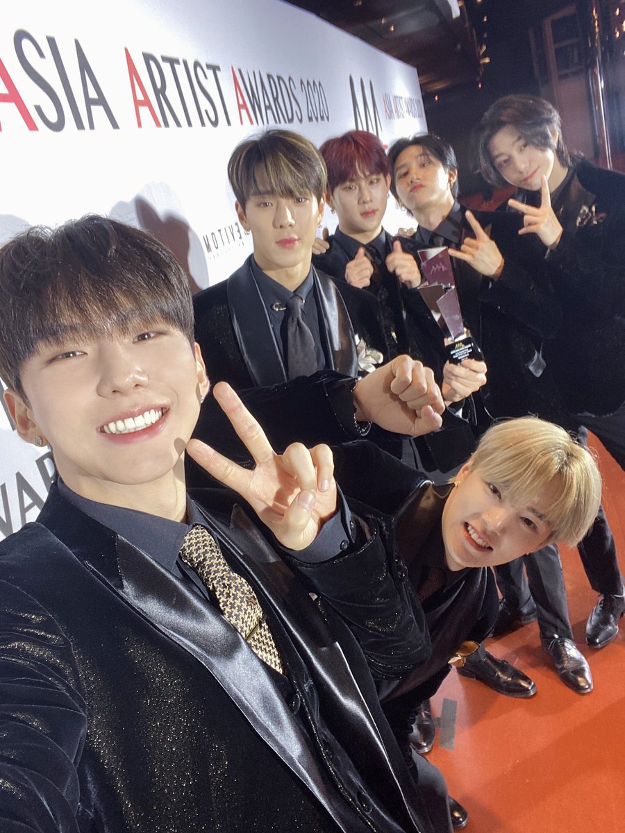852WangJiaer27's tweet photo. MONSTA X
🔹Stage of the year Daesang 🏆
#MONSTAX_1stDAESANG #MONSTAXonAAA2020 #MONSTA_X @OfficialMonstaX #MONSTAX #AAA_MONSTAX https://t.co/UAc0td6UhD