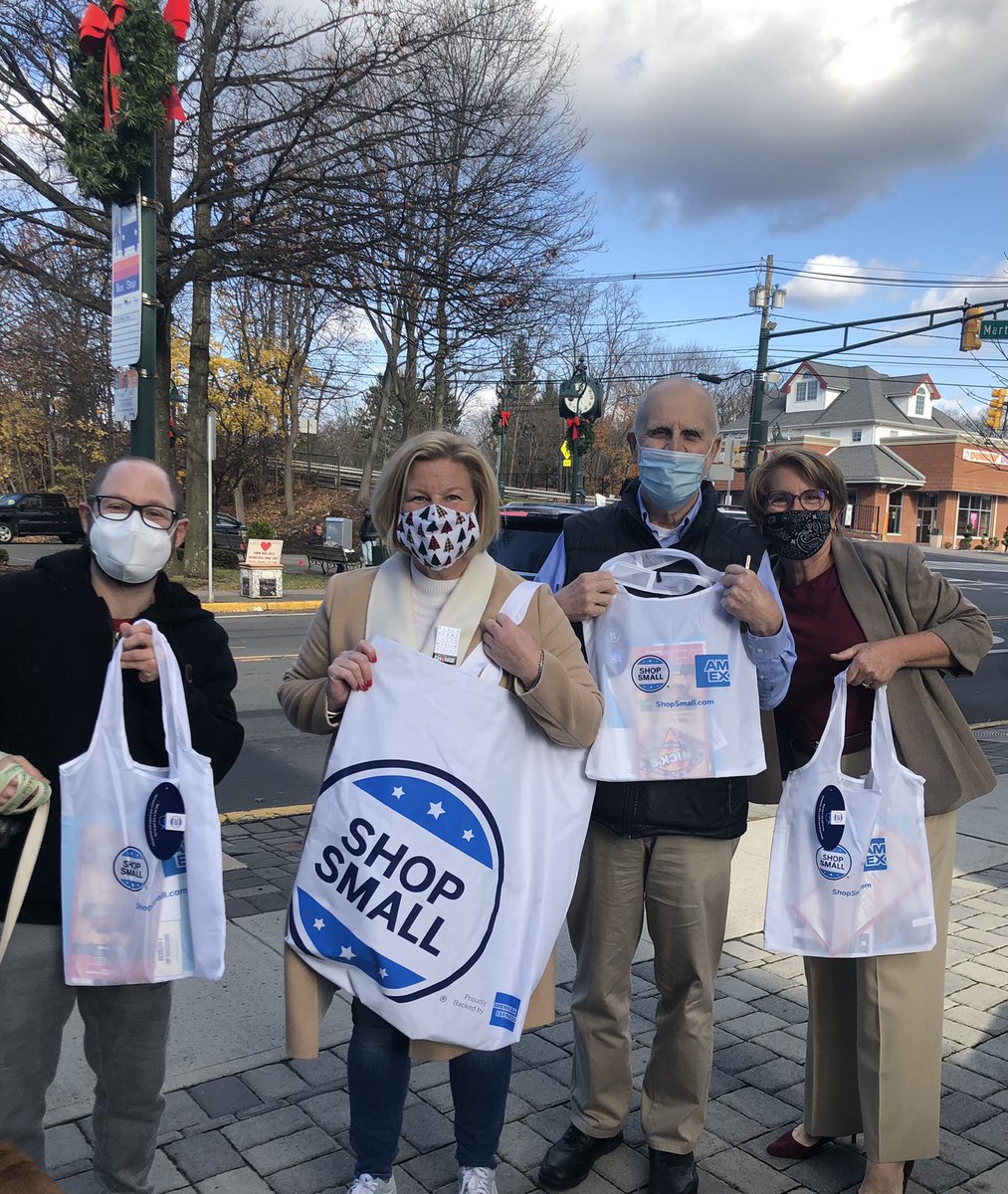 mayormahr's tweet photo. @AmericanExpress #shopsmall #smallbusiness @fanwoodborough Great day supporting #mainstreet https://t.co/gs6Ek4MXD1