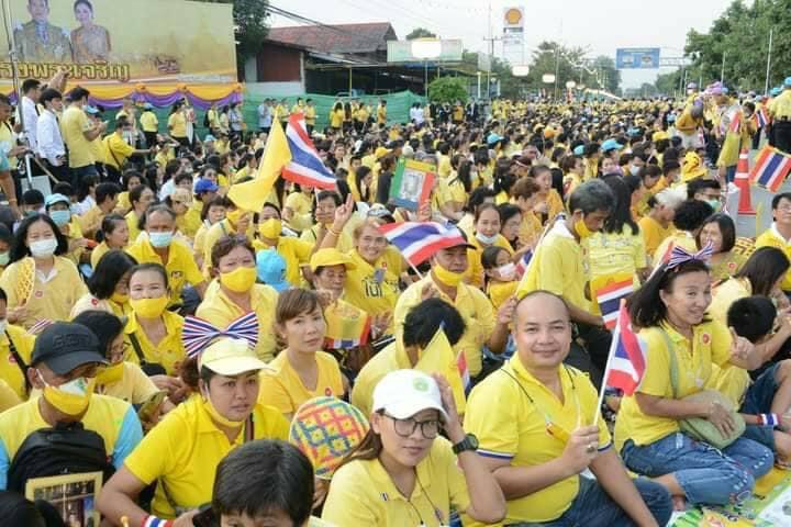 Surasit3284's tweet photo. ในยามที่คนไทยทุกข์เดือดร้อน ราชวงศ์ทุกพระองค์ไม่เคยคิดจะทิ้งพสกนิกรเลยแม้แต่นิดเดียว ขอให้ทุกพระองค์ทรงพระเจริญ 
#ขอให้ช่วยกันทำดีทำสิ่งที่ถูก https://t.co/pgpjrkNNwJ