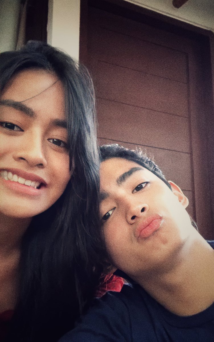 ViveNiPJ17's tweet photo. Im so soft for this picture , looking good together.💛
 @vivoree @patrickquiroz_ https://t.co/FAIyokEhAK