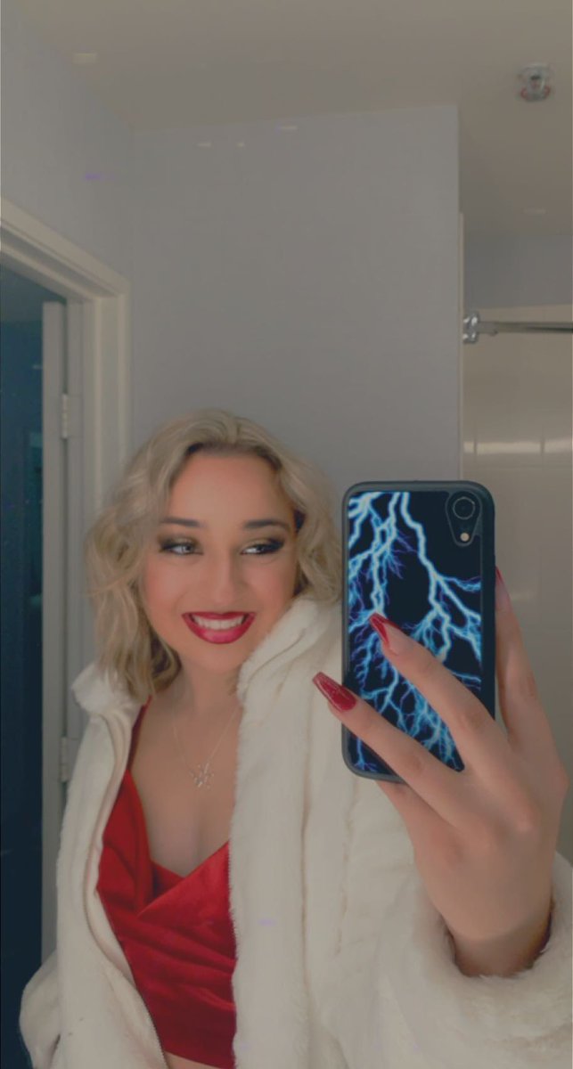 sissyskye's tweet photo. eighteen https://t.co/Xf6dyTM2SS